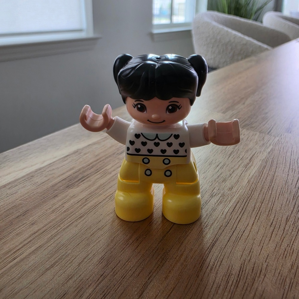 Lego Duplo Girl Figure Black Pigtails Heart Shirt Yellow Pants 344H4